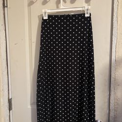 Free Haven black & white polka dot maxi skirt with bow detail. Size: XS #polkadot #maxiskirt #feminine