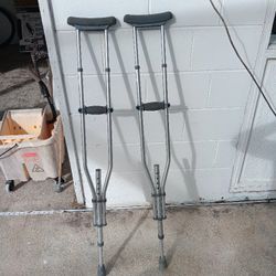Like New 300 Pound Weight Limit Crutches