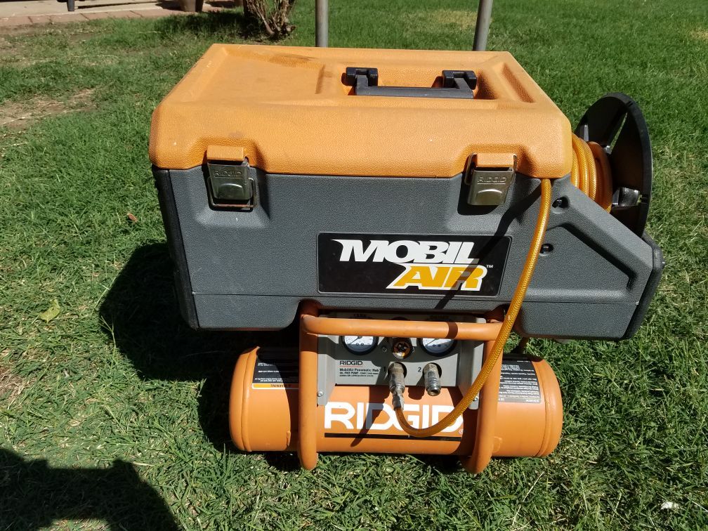 Used ridgid Mobil air 2.5 gal portable compressor pneumatic hub combo