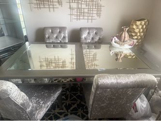 Dining room table 4 chairs, curio cabinet