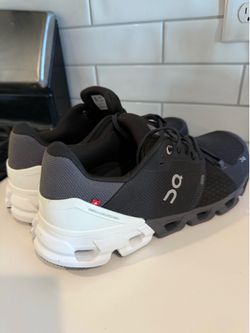 ON Cloud men’s shoes never worn