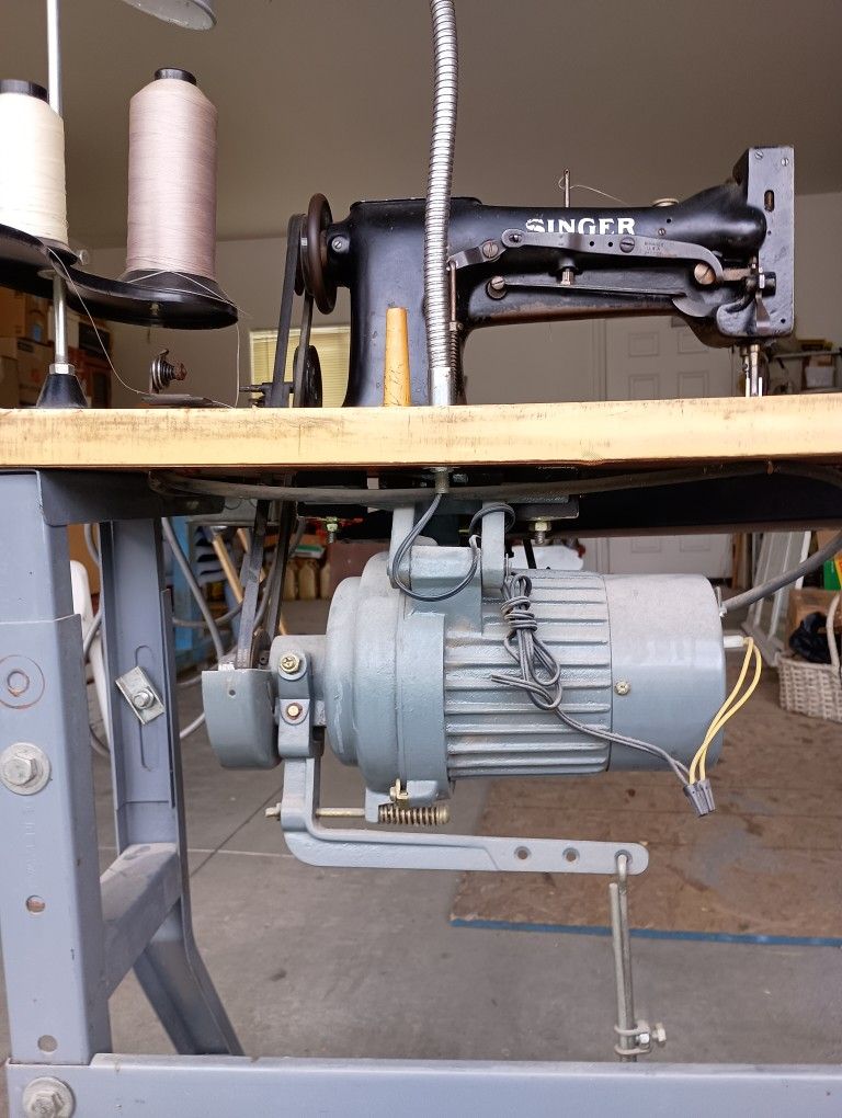 Vintage Singer Upholstery Sewing Machine & Table