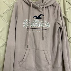 USED HOLLISTER HOODIES FOR WOMEN .SIZE MEDIUM…$20 DLLS For BOTH  …FIRM /NO DELIVERY 