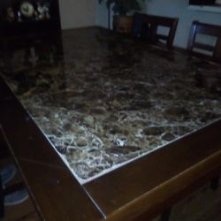 Selling A Table And 5 Chairs For$80