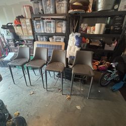  ⸻  ✨ FREE – Set of 4 Kitchen Island Stools (Pickup Only) ✨