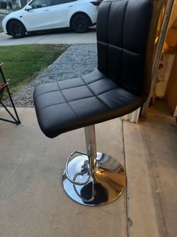 2 free bar stool