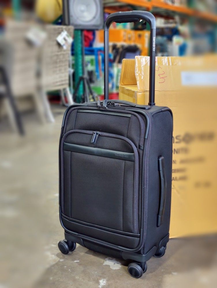 Samsonite Pivot SS 20" Business Carry-On Luggage with Spinner Wheels