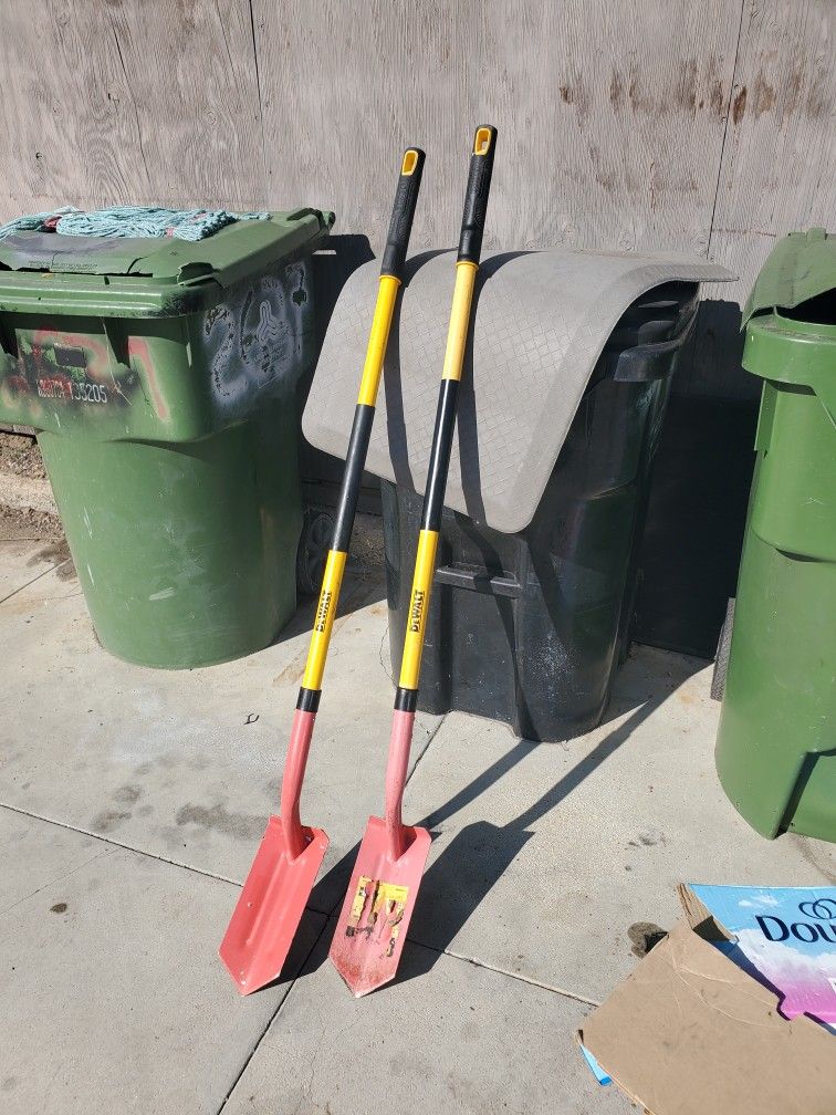 2  DEWALT
49 in. Fiberglass Handle Carbon Steel Clean-Out Shovel