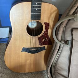 2004 Taylor Big Baby Guitar w/case