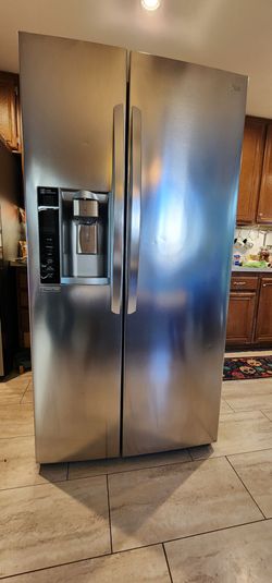 LG  Fridge Stainless Steel :  Model LSXS26326S / 02  (Lightly Used)