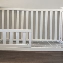 Baby Crib/Toddler Bed