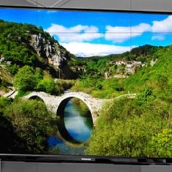 40' TOSHIBA  w/Swivel Mount   Used Less Than A YEAR