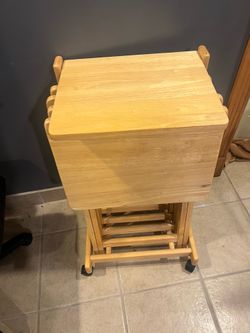 Folding tray table