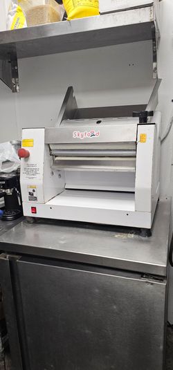 Skyfood CLM-400 Electric Tabletop Single-Pass Dough Roller and Sheeter. Pre-owned