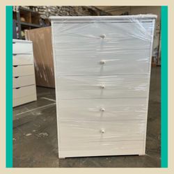 Dresser/ Five drawers dresser