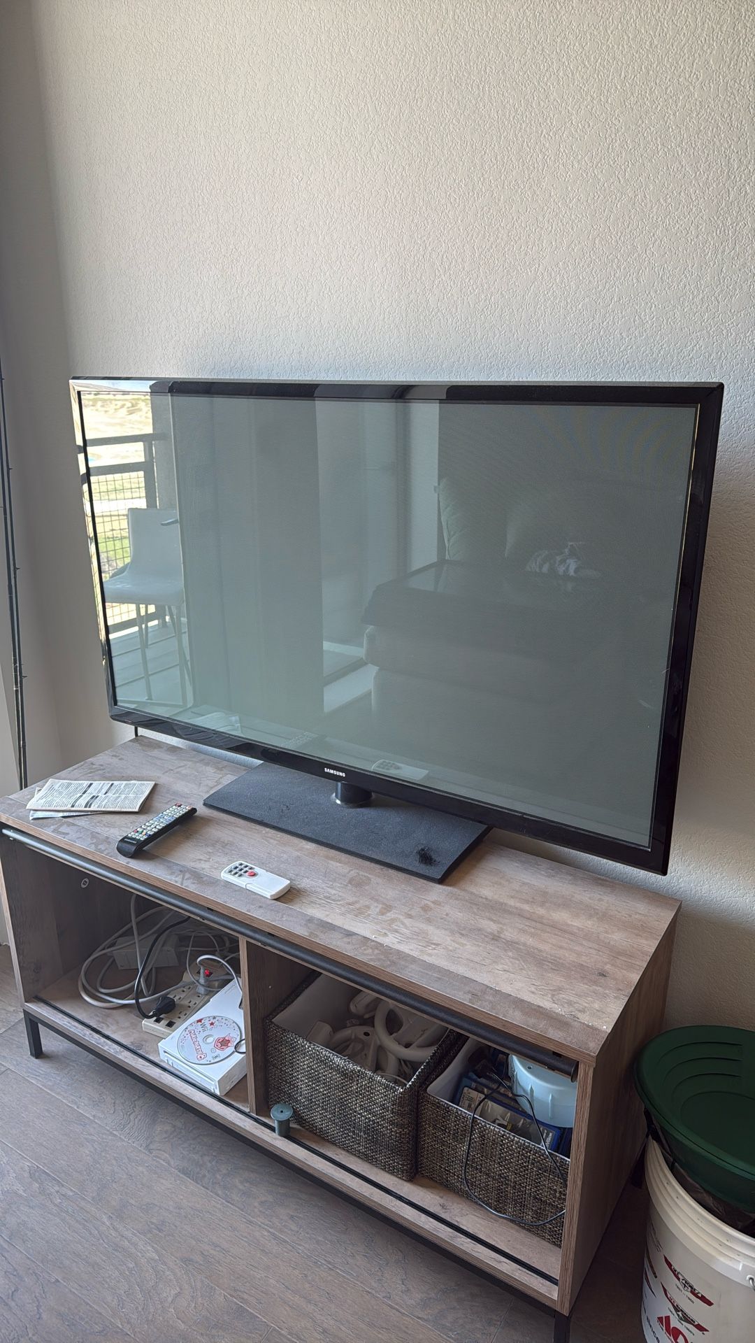 Samsung 45” TV