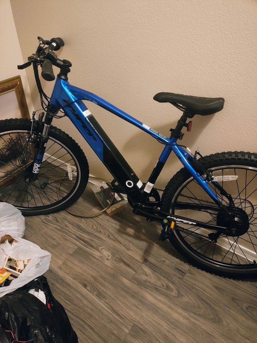 Hyper 26 Inch Electric Pedal Assist Mountain Bike..Brand New With Charger