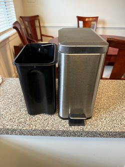 Stainless Steel Step Trash Can with Inner Bucket