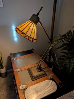 2 Matching Tiffany Style Lamps