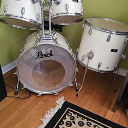 Pearl Drums - 5 Piece Set
