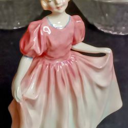 VINTAGE Royal Doulton Figurine HN1935 Sweeting In  Excellent Condition!