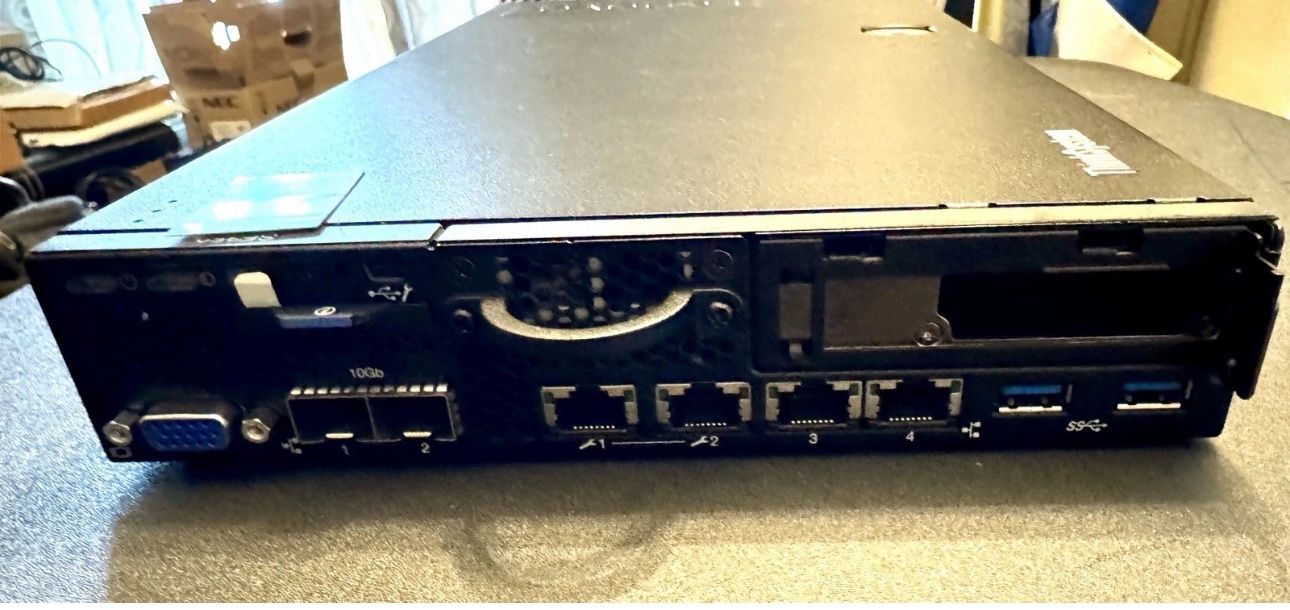 Lenovo ThinkSystem SE350 Xeon D-2143IT 2.20GHz 128GB RAM NVIDIA A2 C