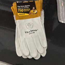 Gloves 