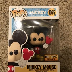 DISNEY MICKEY MOUSE WITH POPSICLE FUNKO POP. HOT TOPIC EXCLUSIVE. 