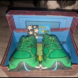 Amine X New Balance ABZORB 2000