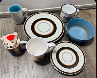 Dishes - Haniwa Stoneware Dinner & Appetizer Plates set of 4 + 4 Mugs + 2 Plastic Bowls $5 for all