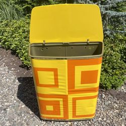 Vintage 1960’s Hamper. 