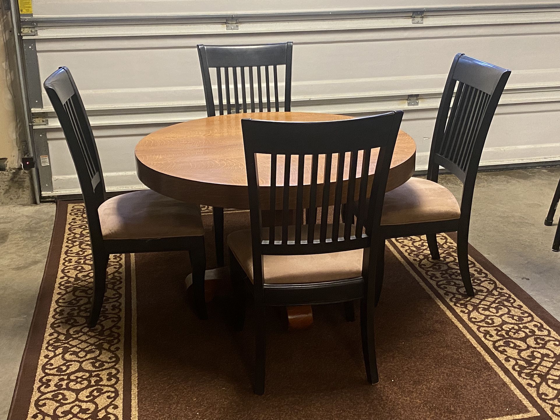 Very Nice Dining Table And 4 Chairs - Great Condition