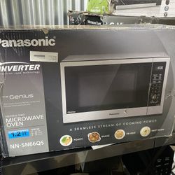 Panasonic 1.2 Cu. Ft. 1200-Watt Countertop Microwave Oven with Inverter Technology