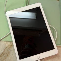 Apple iPad 6th Generation – 32GB Wi-Fi – Silver