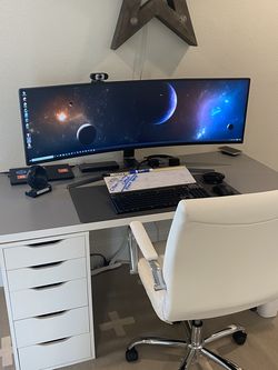Samsung CHG90 49-inch Ultrawide Monitor