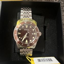 Brand new 44mm Invicta diver with date. Comes. with box. Root Beer color scheme. 