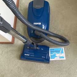 Kenmore Canister Vacuum Cleaner. Powerful 