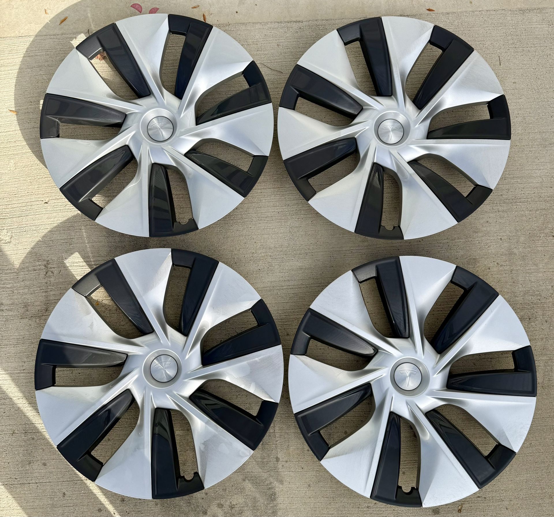 Tesla Model Y Gemini Wheel Cover Hubcaps OEM