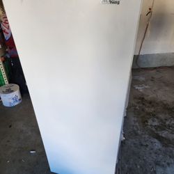 Arctic King 7.1 Cu ft Upright Freezer