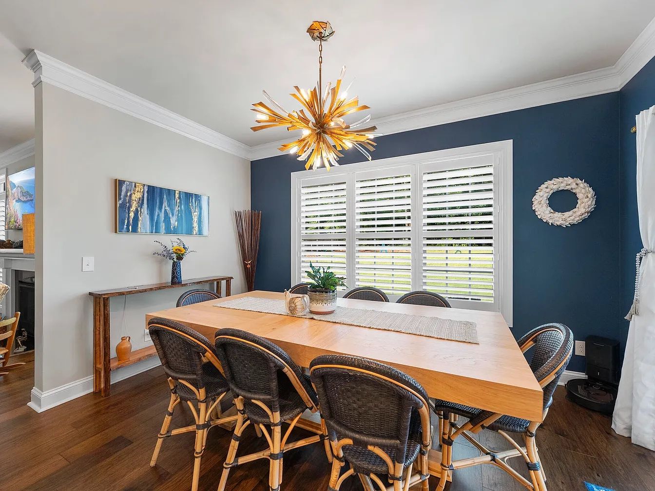 Beautiful Table & 8 Serena And Lily Chairs