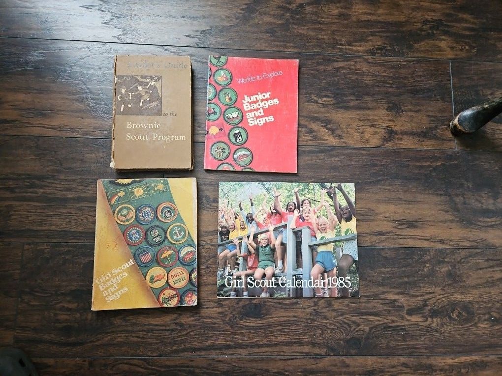 VINTAGE 50'S AND 1985 GIRLS SCOUTS LEADERS AND JR BADGES & SIGNS $60.00 FOR ALL FOUR!