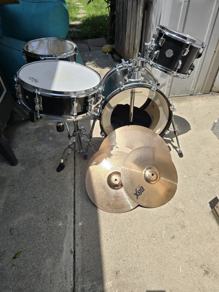 Used Ludgwig Break Beats By Questlove Drum Kit W/snare Stand And Used Sabian B8X Cymbal Pack