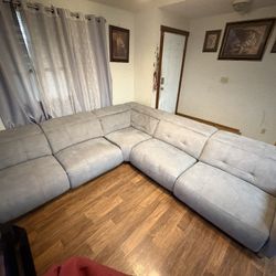 couch recliners 5 Piece Good Condition.