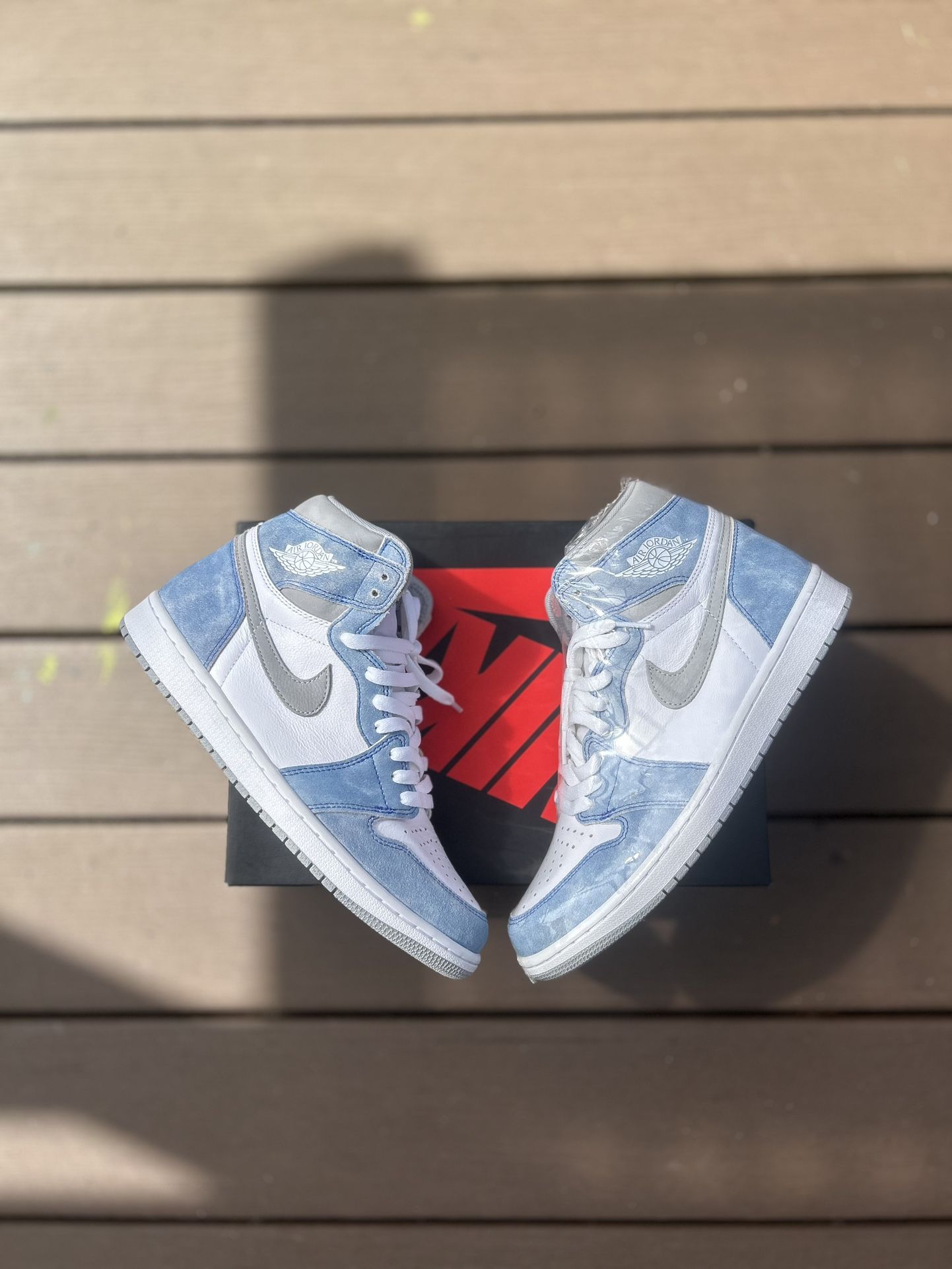 Jordan 1 High Hyper Royal