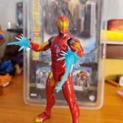 Marvel Legends Invincible Iron Man