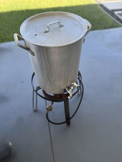 Outdoor Propane Turkey Fryer / Seafood Boiler Kit with Large Pot & Lid