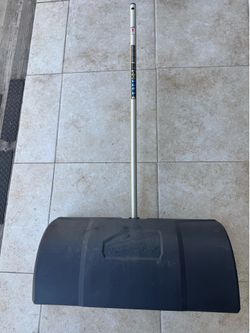 Milwaukee M18 FUEL QUIK-LOK Rubber Broom Attachment