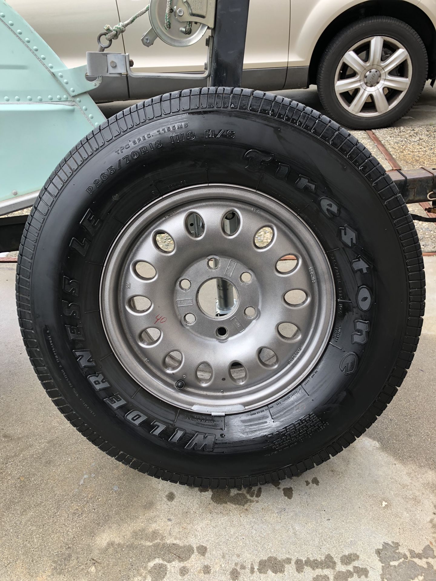 Firestone wilderness LE 265/70R16