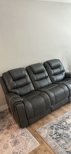 2 leather recliners