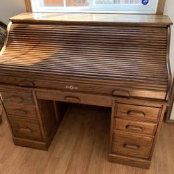 Beautiful Vintage Roll Top Desk